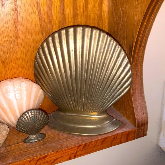Brass Shell Bookends - Picture 1 of 5